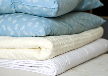 Правила ухода за пуховыми подушками и одеялами
